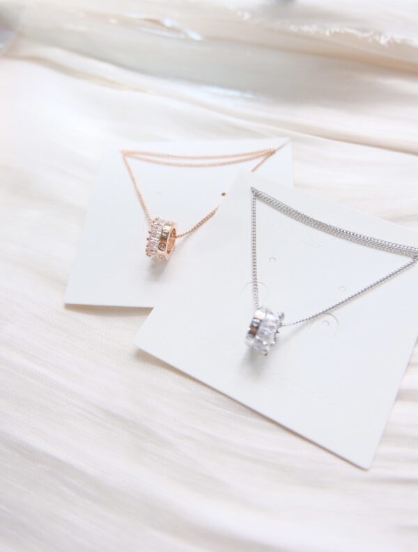 Roll necklace
