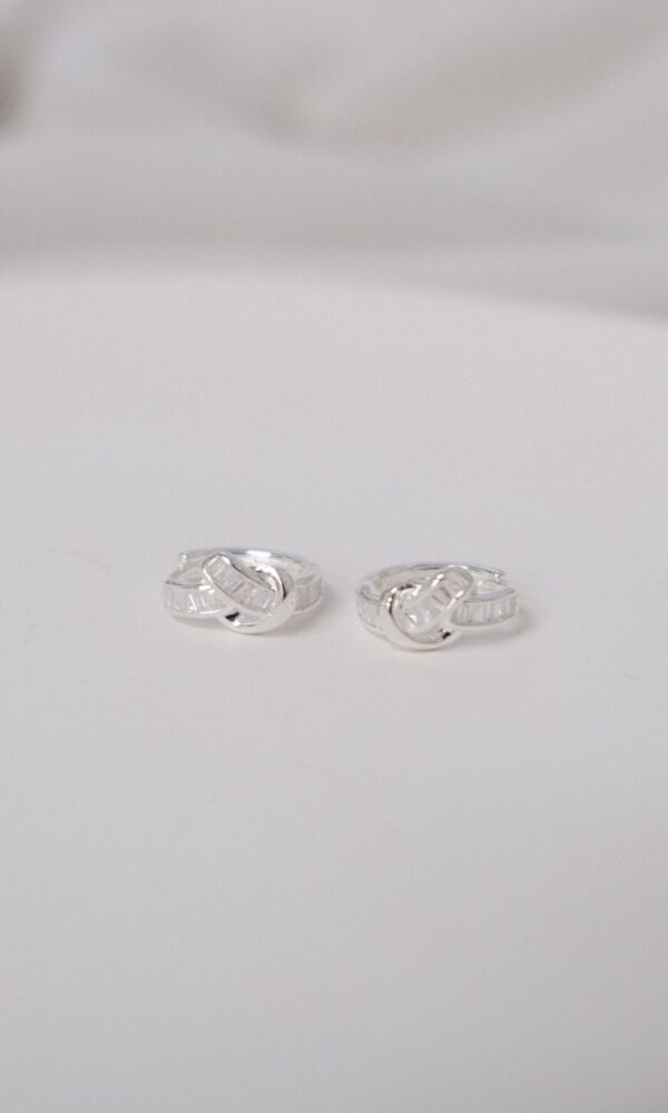 𝐍𝐄𝐖❤️‍🔥 [925silver] Cubic knot hoop earring - Image 3