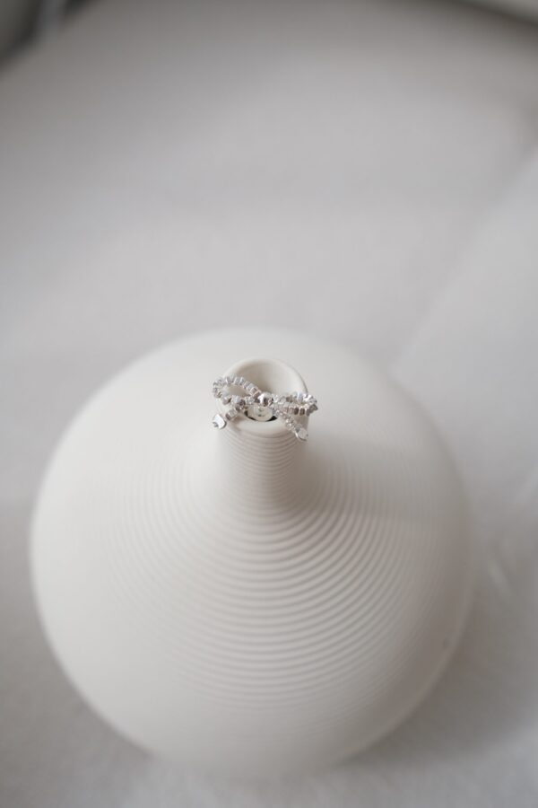碎銀🪩 [925silver] Silver chip ribbon bow Earrings 🎀：圖片 4