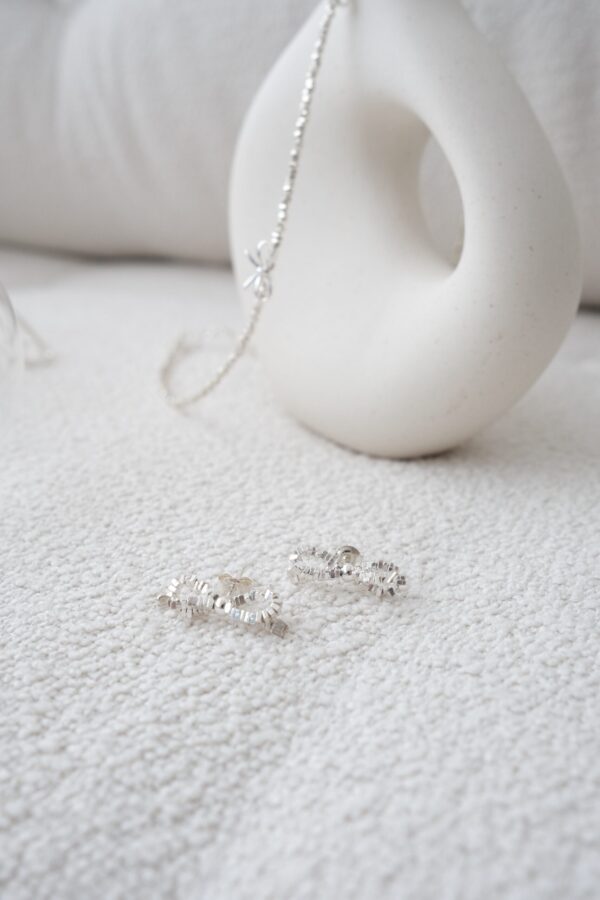 碎銀🪩 [925silver] Silver chip ribbon bow Earrings 🎀：圖片 2