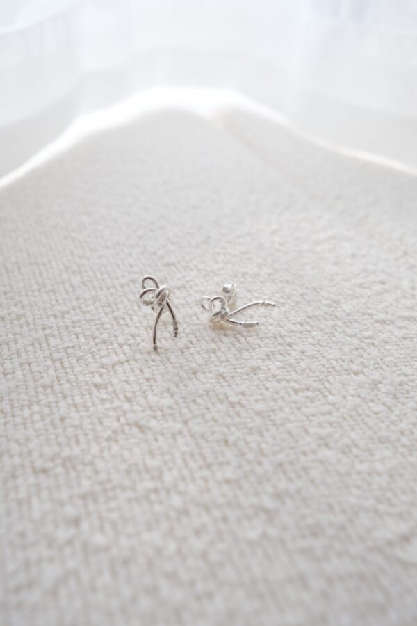 (୨୧) ✧ [925silver] Mini Half-Ribbon Earrings 🎀 (可改耳夾)：圖片 4