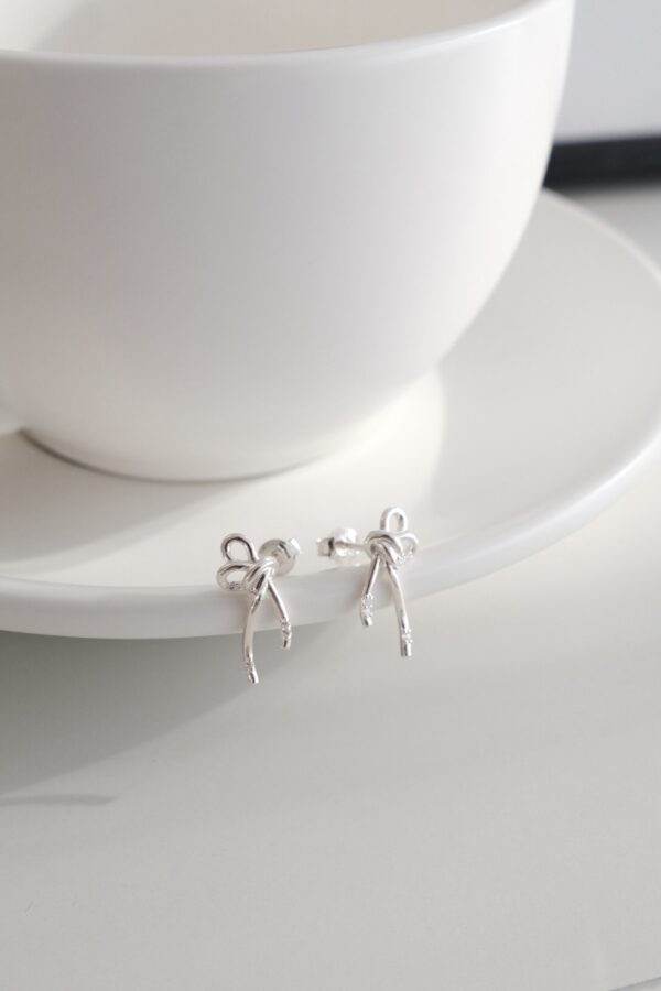 (୨୧) ✧ [925silver] Mini Half-Ribbon Earrings 🎀 (可改耳夾)