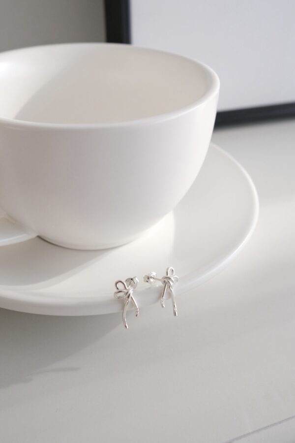 (୨୧) ✧ [925silver] Mini Half-Ribbon Earrings 🎀 (可改耳夾)：圖片 3