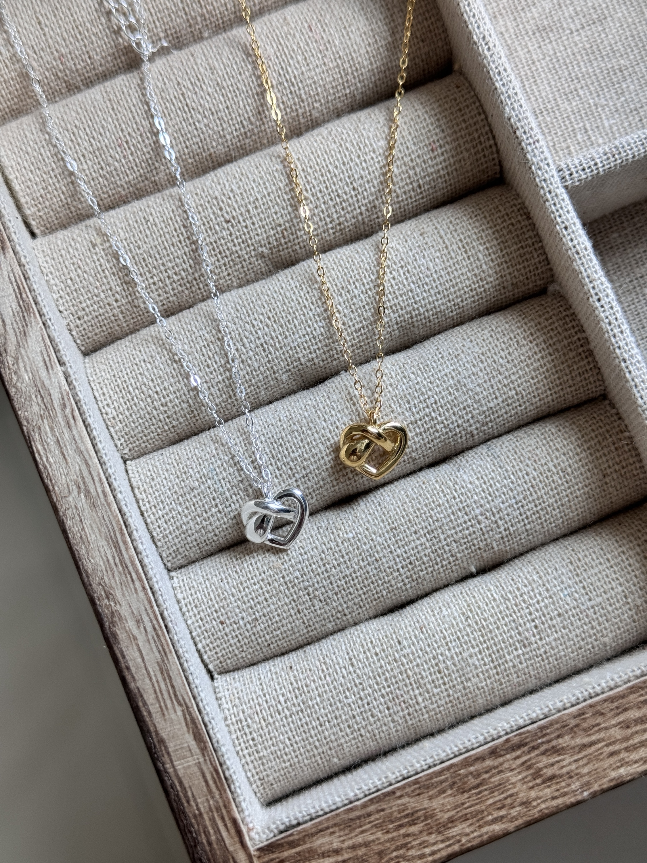 :𝐧𝐞𝐰: [925silver] Pretzel heart Necklace